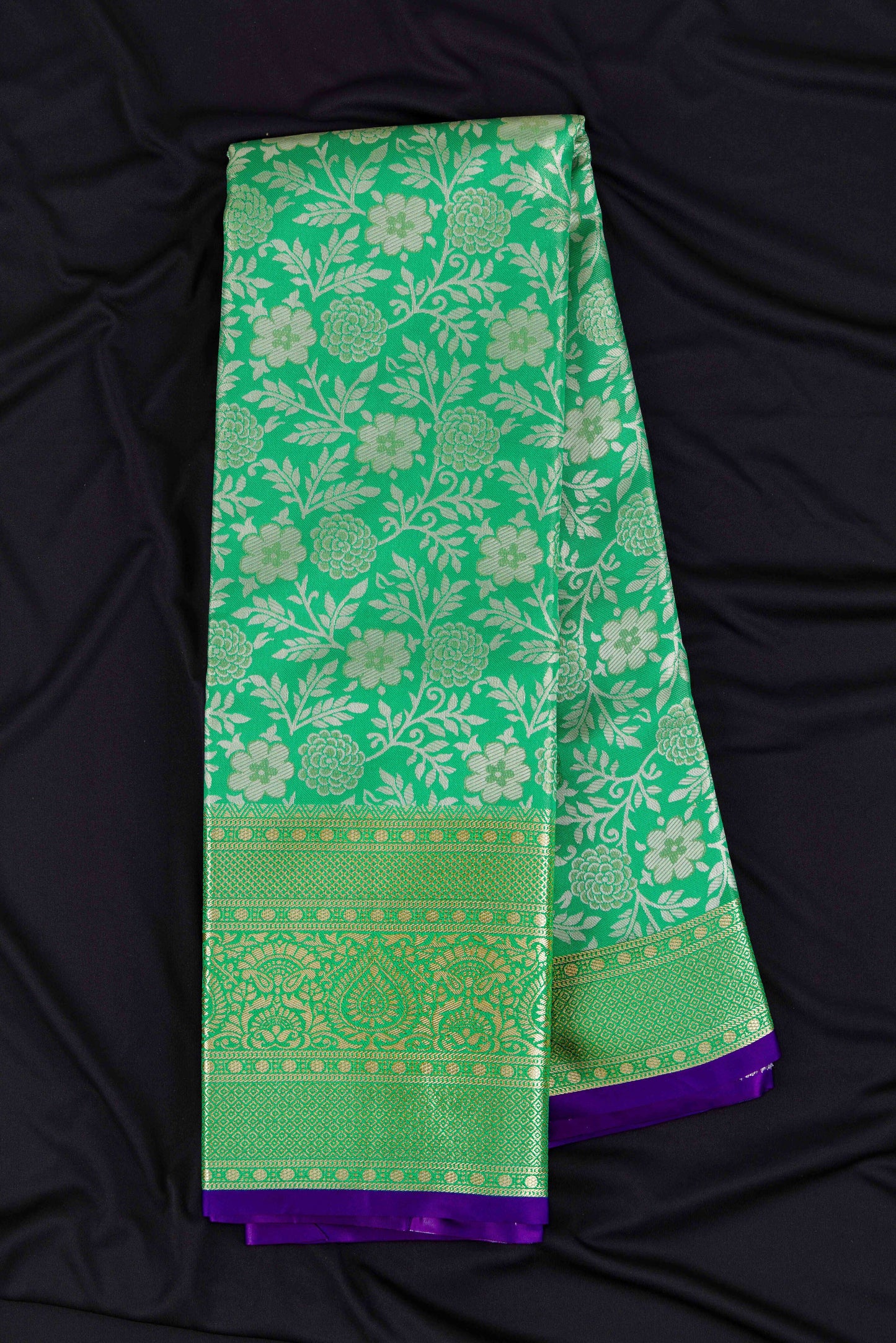 Traditex exquisite Green saree with golden border design (TT24VST007BBR)